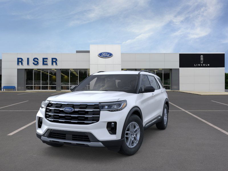 2025 Ford Explorer photo 2