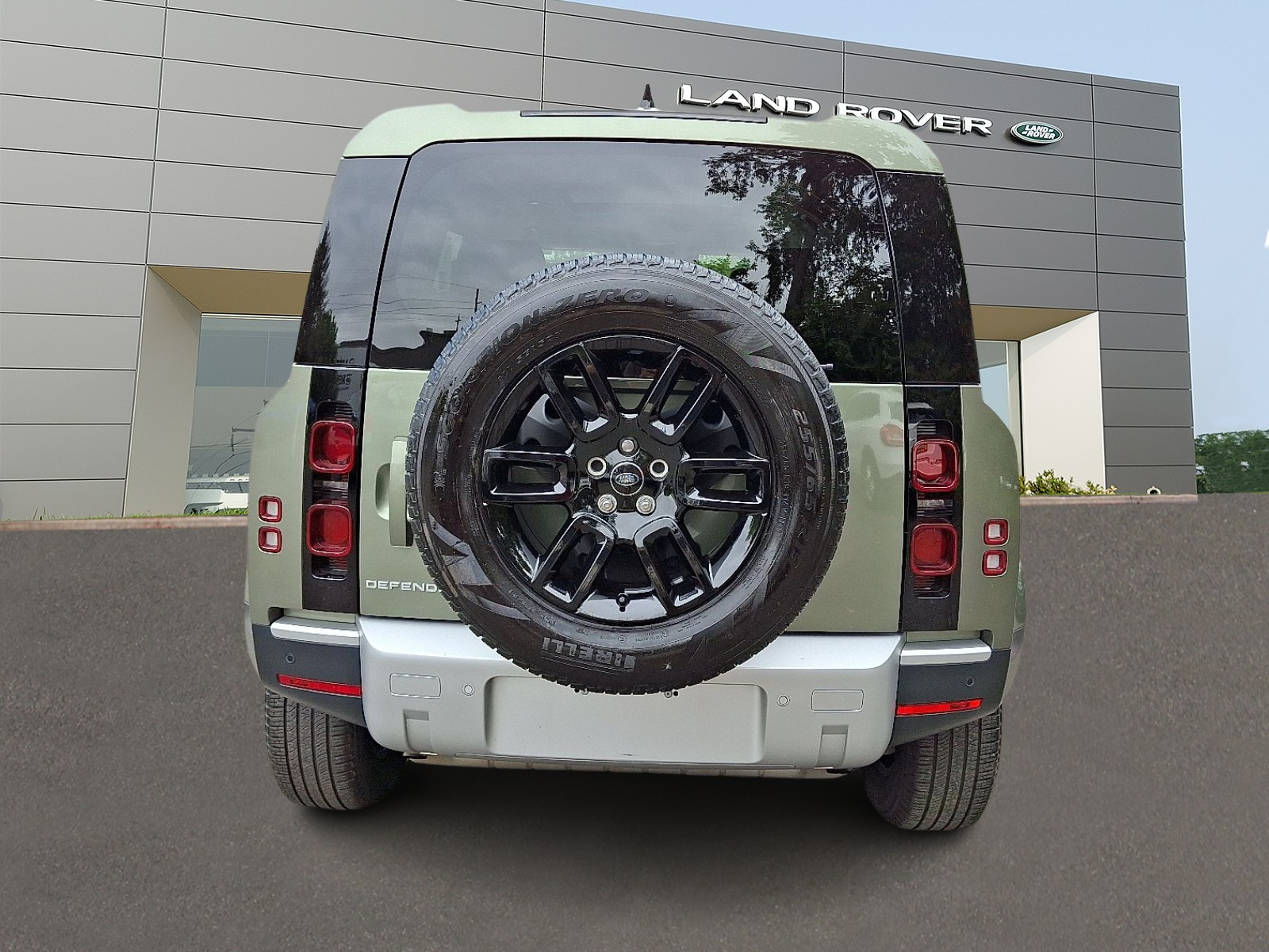 2025 Land Rover Defender 110 photo 4