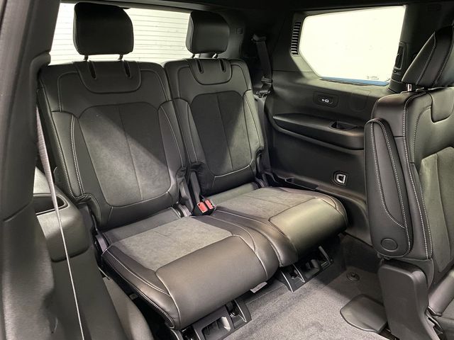 2025 Jeep Grand Cherokee Altitude photo 33