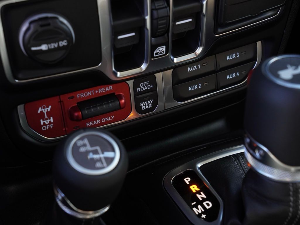 New 2026 Black Clear-Coat Exterior Paint Jeep Rubicon image 17