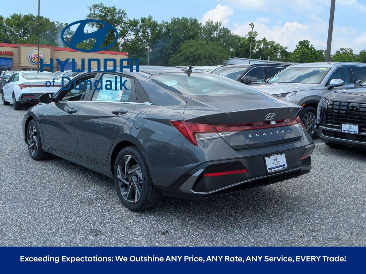 2025 Hyundai Elantra SEL Convenience photo 4