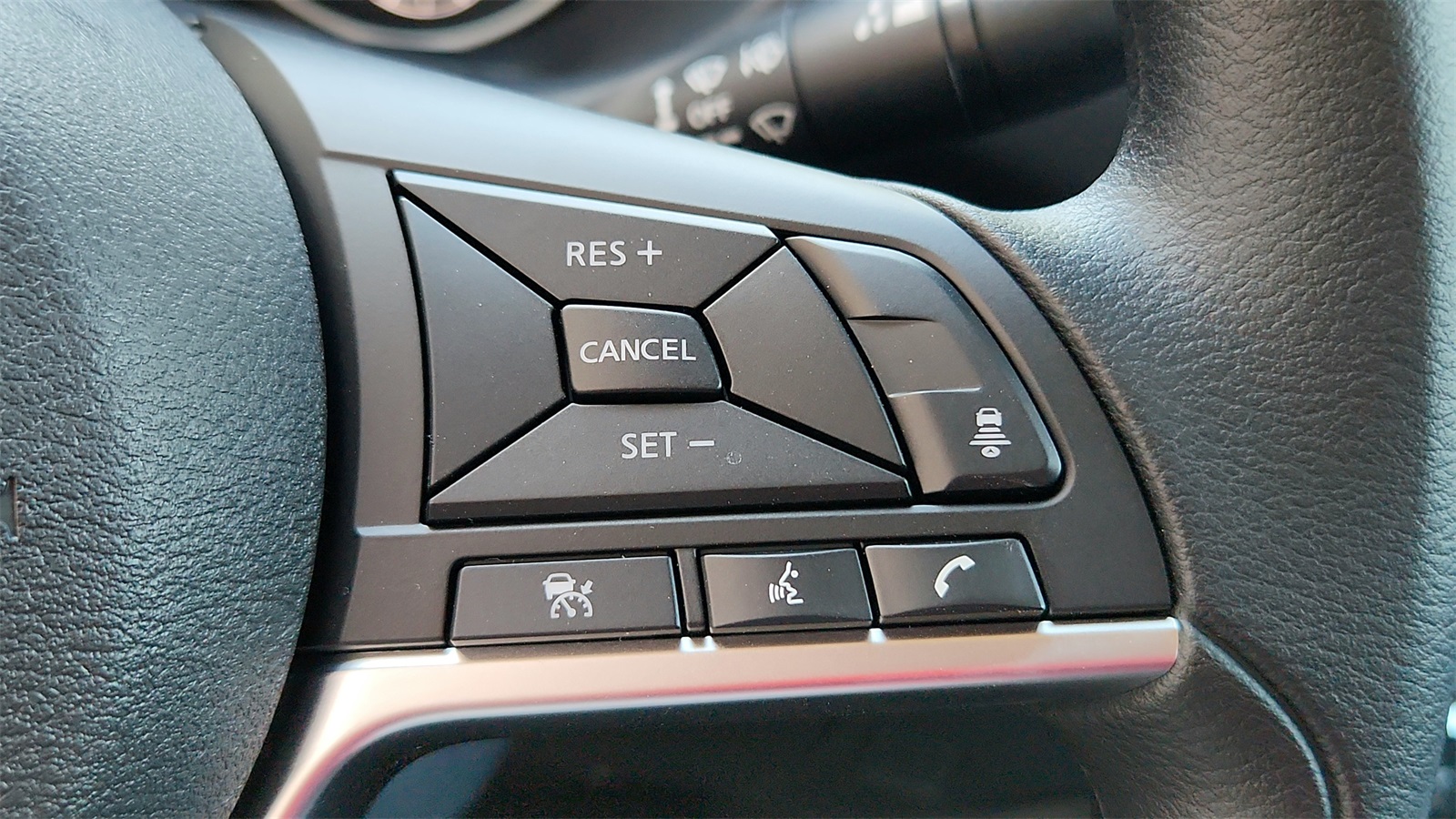 2025 Nissan Sentra SV photo 13