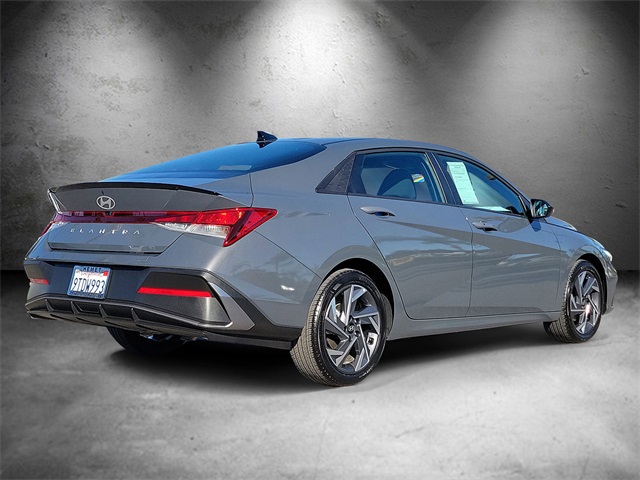 2025 Hyundai Elantra SEL Sport photo 4