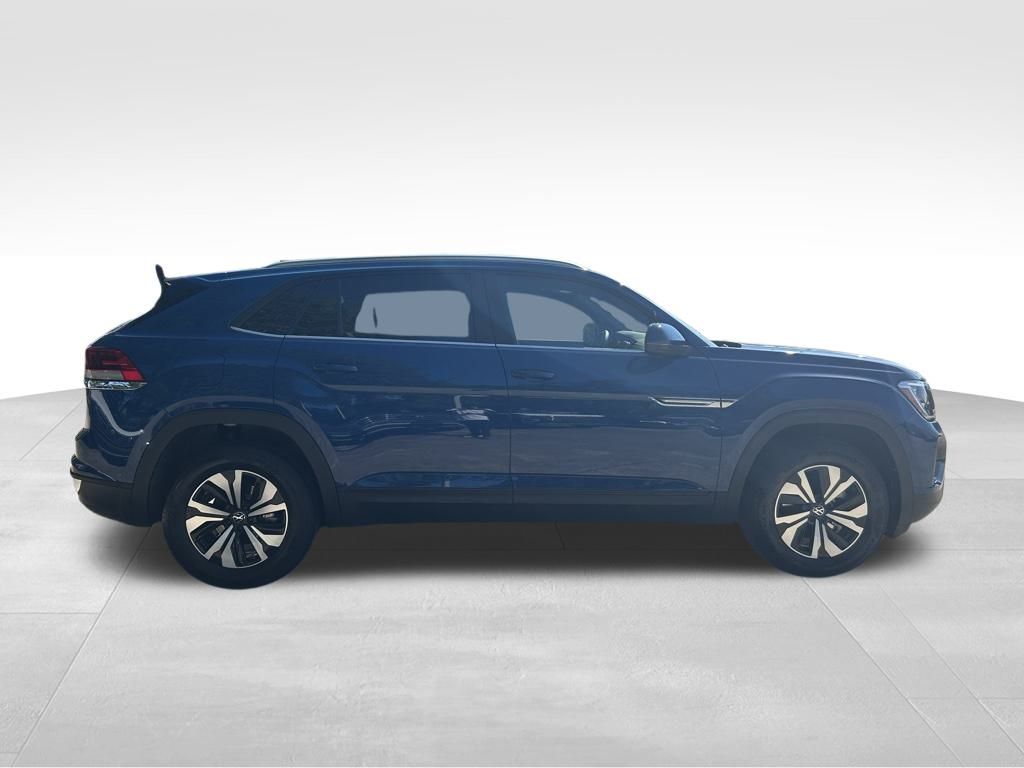 2026 Volkswagen Atlas Cross Sport SE photo 2