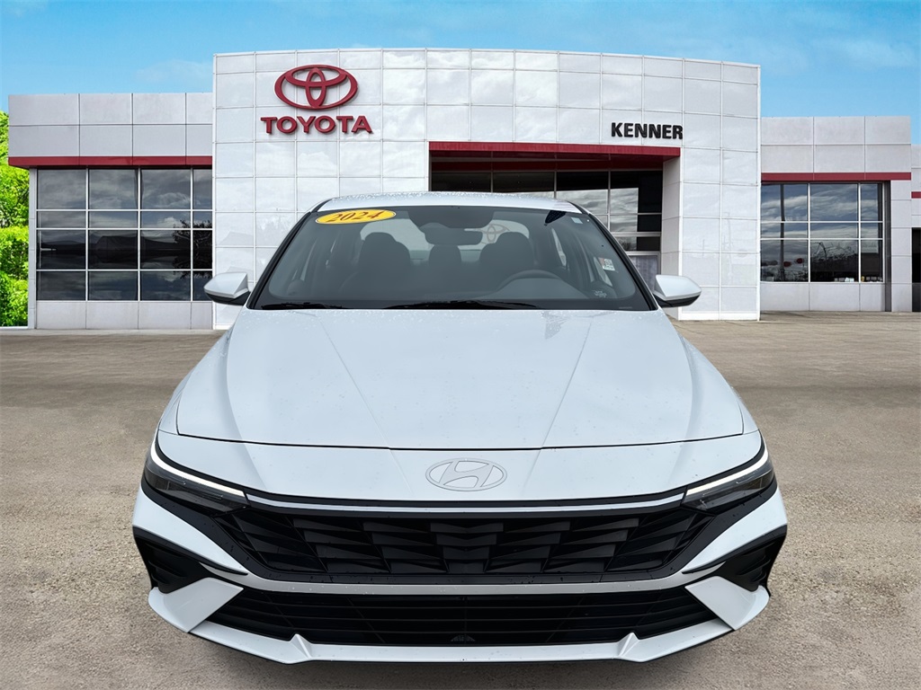 2024 Hyundai Elantra SE photo 2