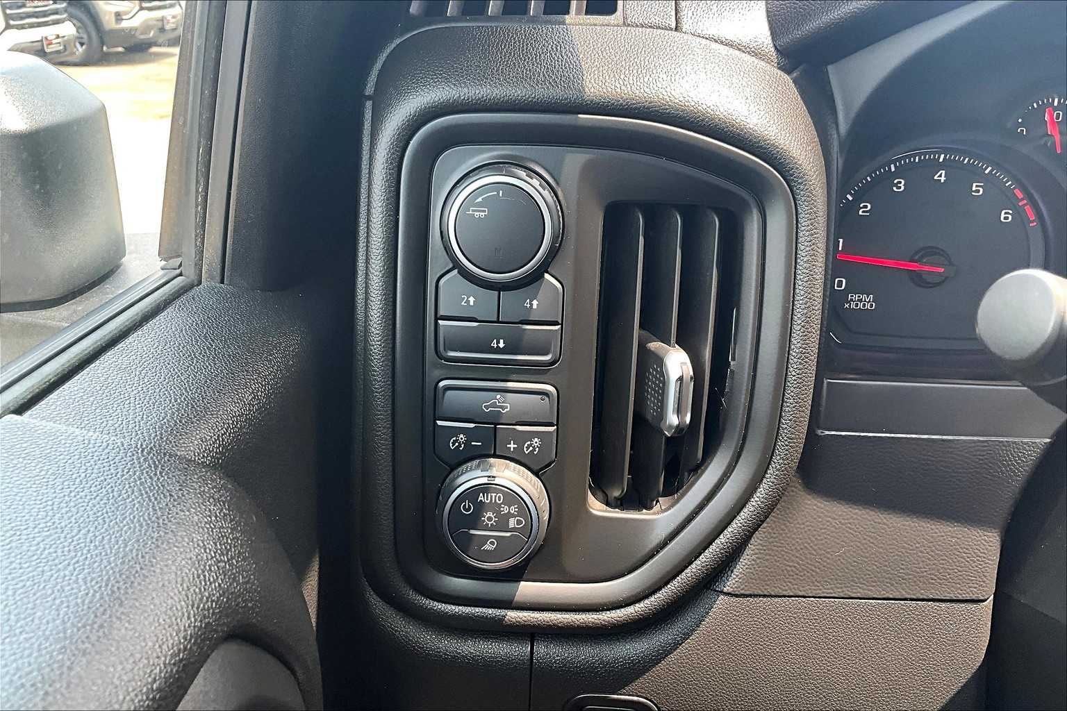 2020 Chevrolet Silverado 2500HD Custom photo 33
