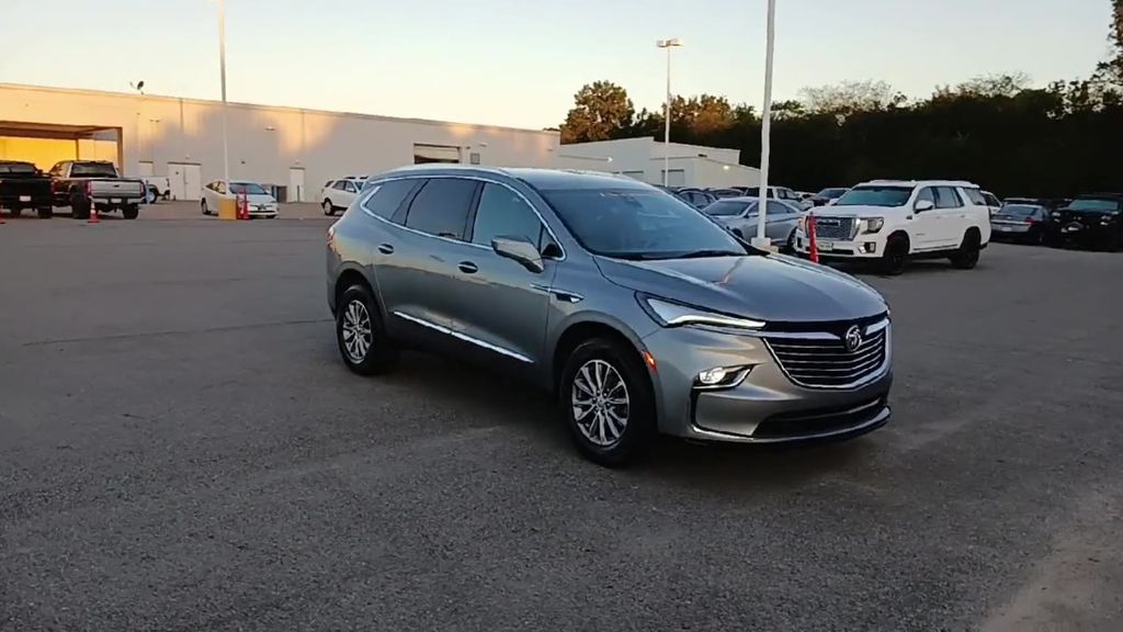 2024 Buick Enclave Premium photo 2