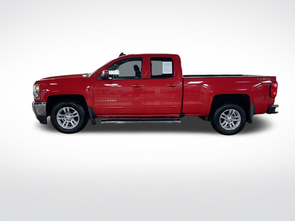 2018 Chevrolet Silverado 1500 LT photo 2