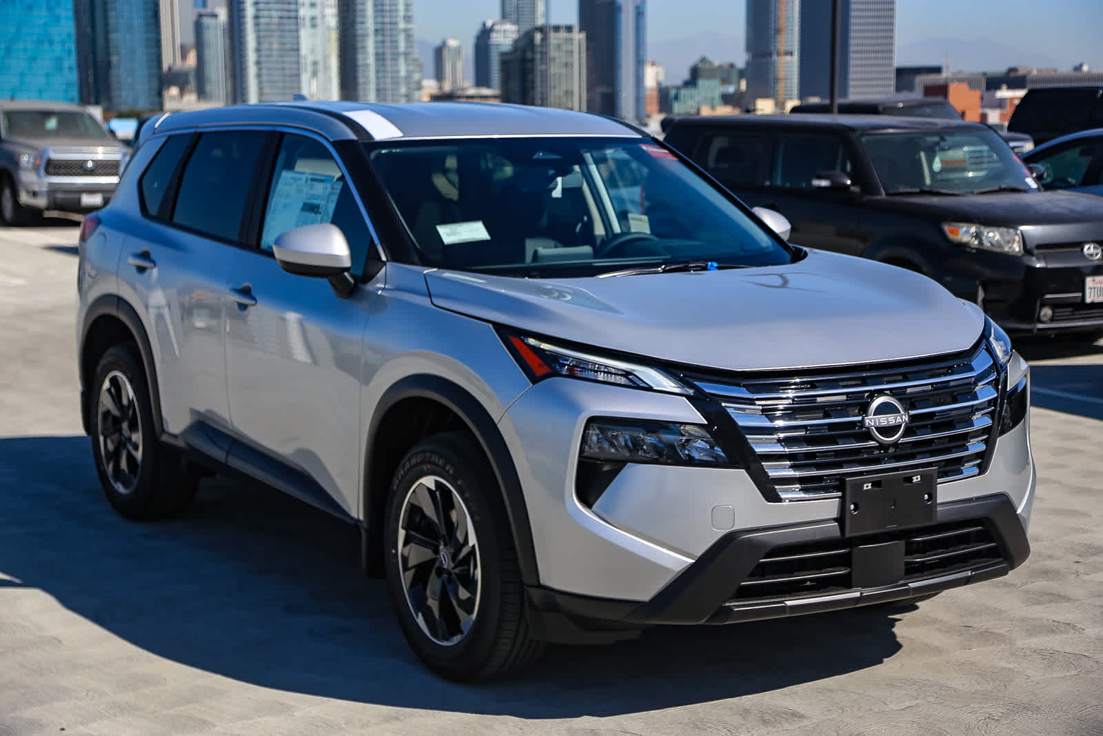 2025 Nissan Rogue SV photo 3