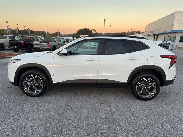 2024 Chevrolet Trax LT photo 4