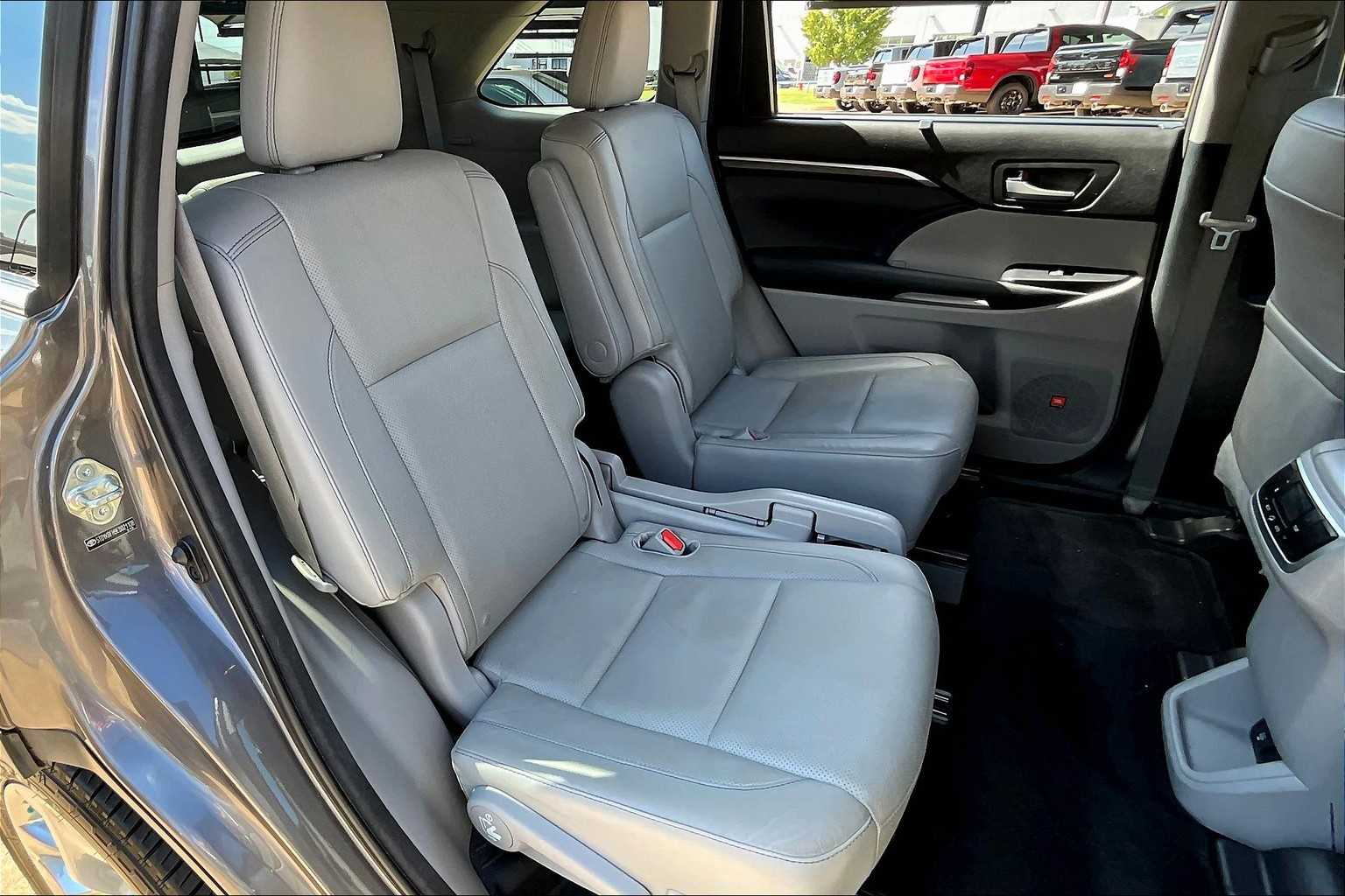 2014 Toyota Highlander Limited photo 17