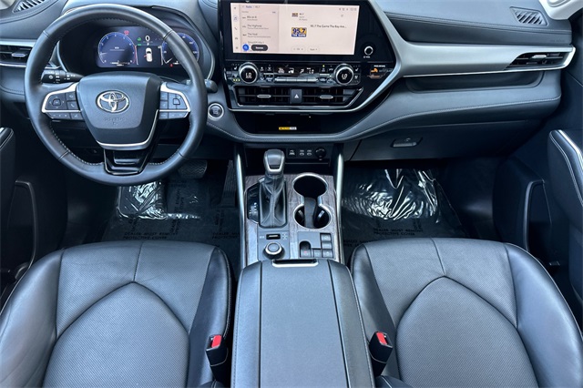 2024 Toyota Highlander Platinum photo 13
