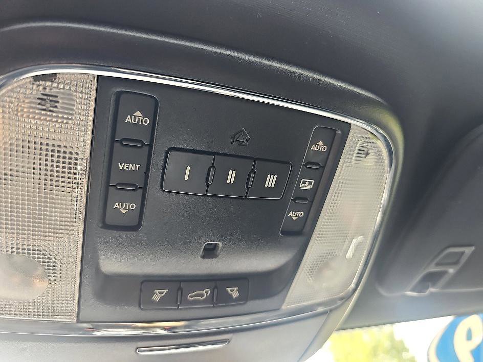 2019 Jeep Grand Cherokee Overland photo 18