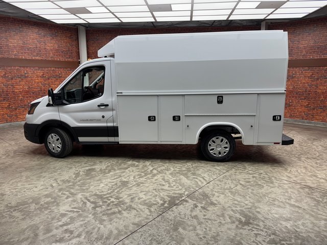 2024 Ford Transit Cutaway photo 2