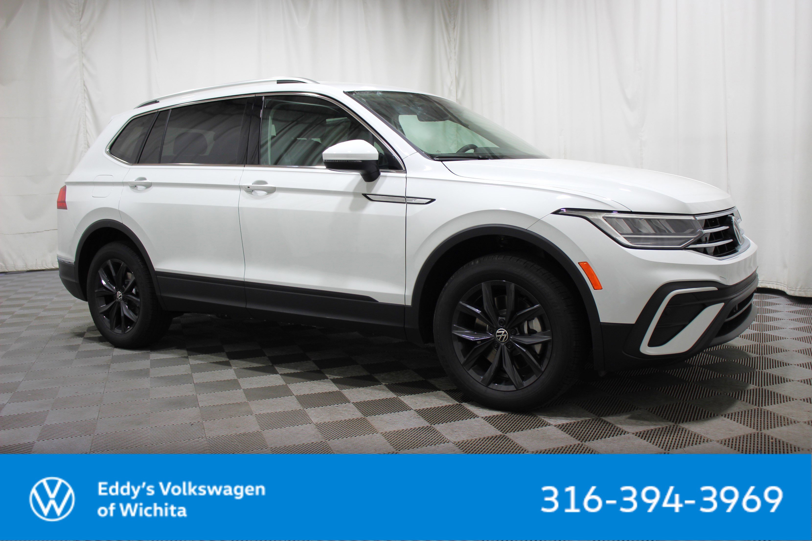 2024 Volkswagen Tiguan SE's photo