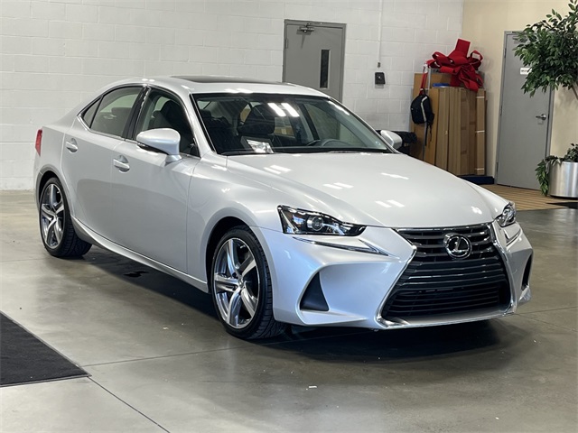 2017 Lexus IS 300 photo 3