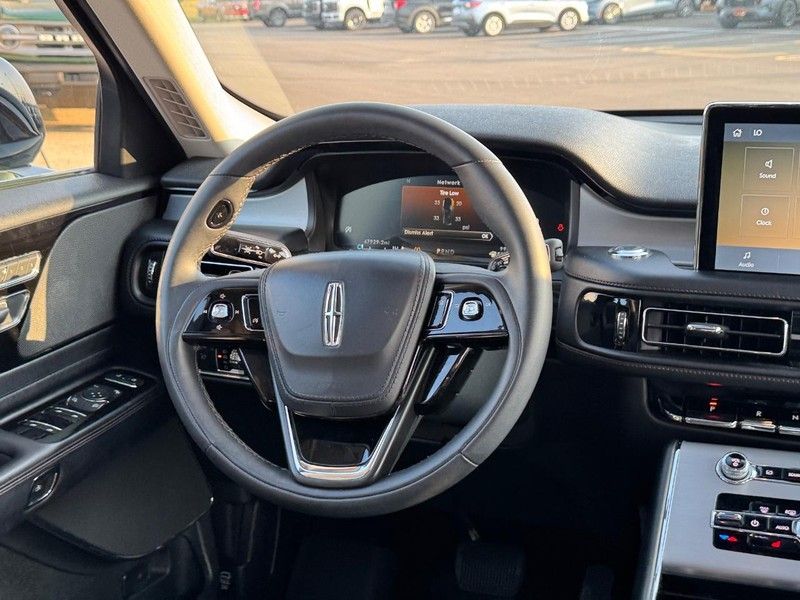 2022 Lincoln Aviator Standard photo 14