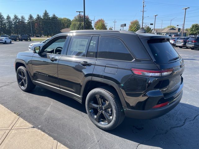 2025 Jeep Grand Cherokee Limited photo 2