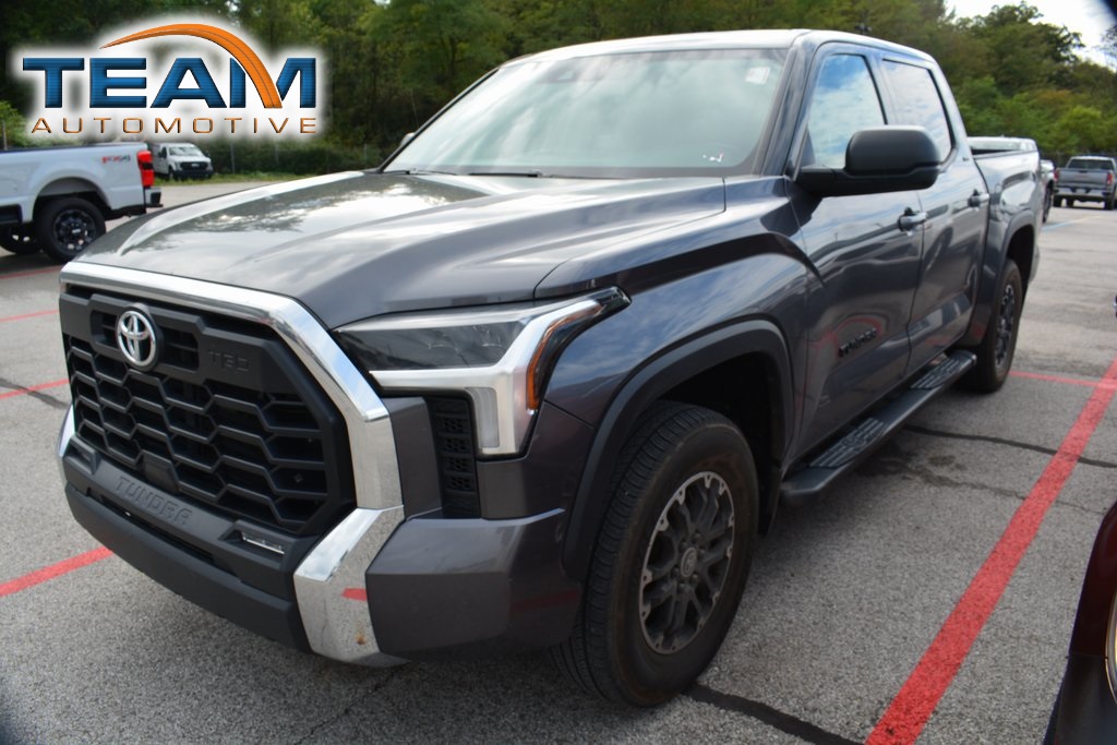 2023 Toyota Tundra SR5's photo