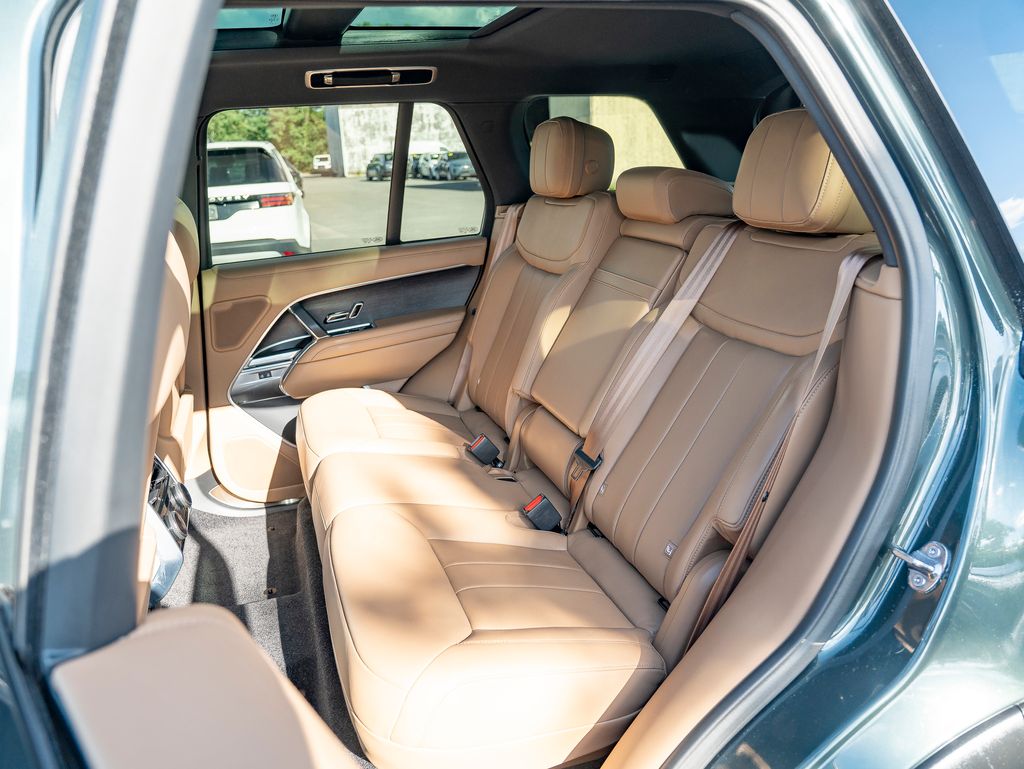2025 Land Rover Range Rover SE photo 27
