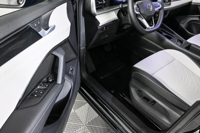 2025 Volkswagen Tiguan SE photo 8