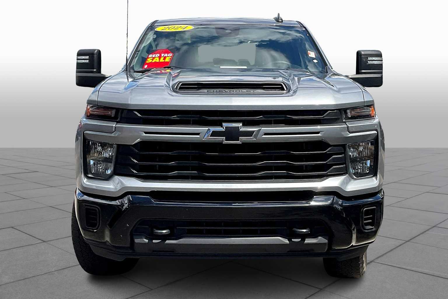 2024 Chevrolet Silverado 2500HD Custom photo 3