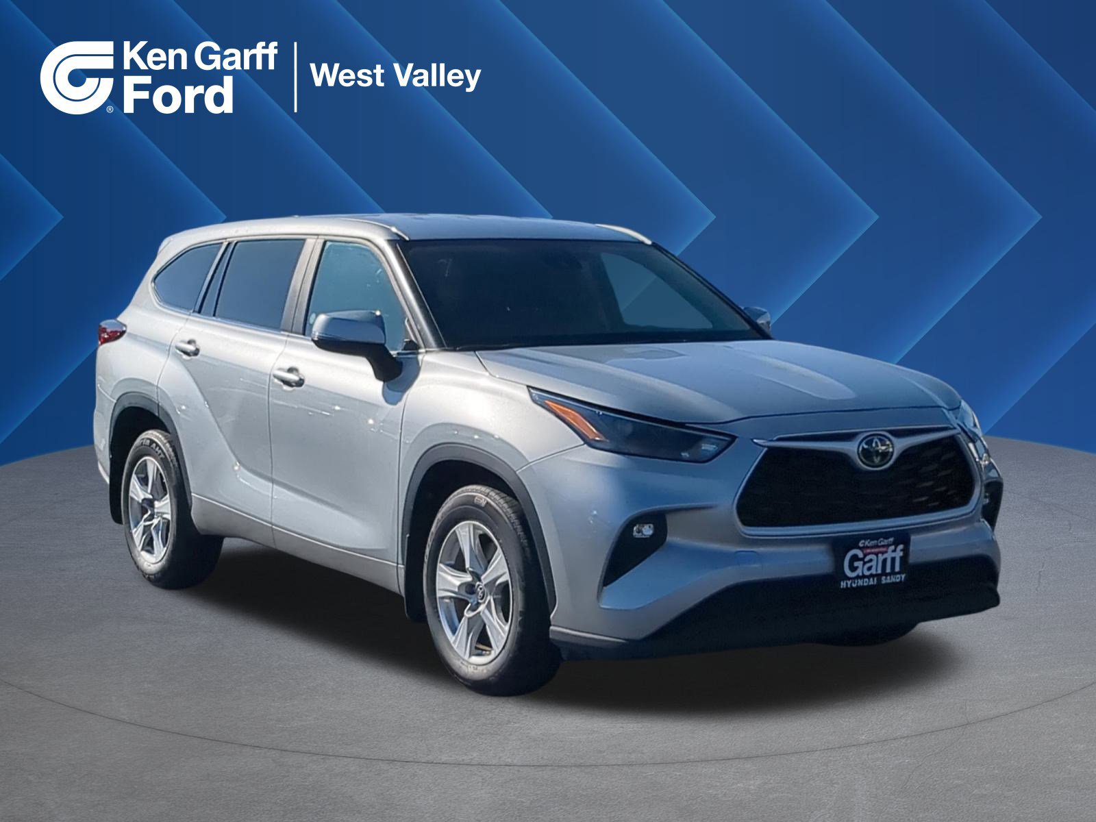 2024 Toyota Highlander LE's photo