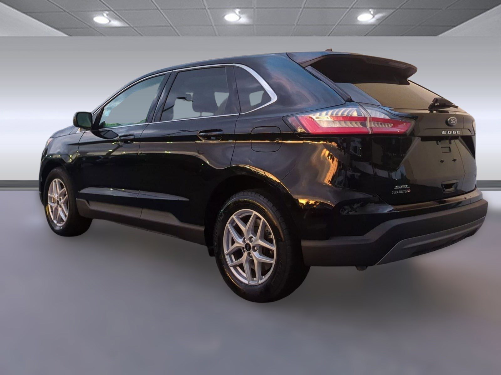 2024 Ford Edge SEL photo 2