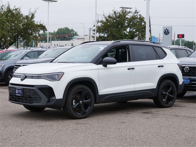 2025 Volkswagen Taos SE photo 2