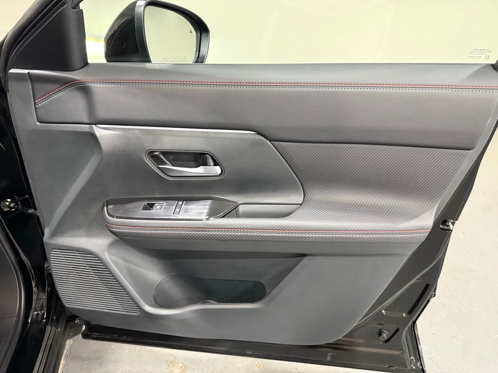 2026 Nissan Kicks SR photo 17