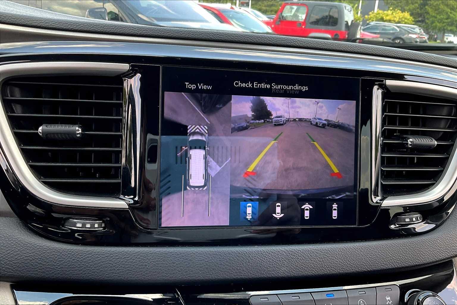2020 Chrysler Pacifica Touring Plus photo 23