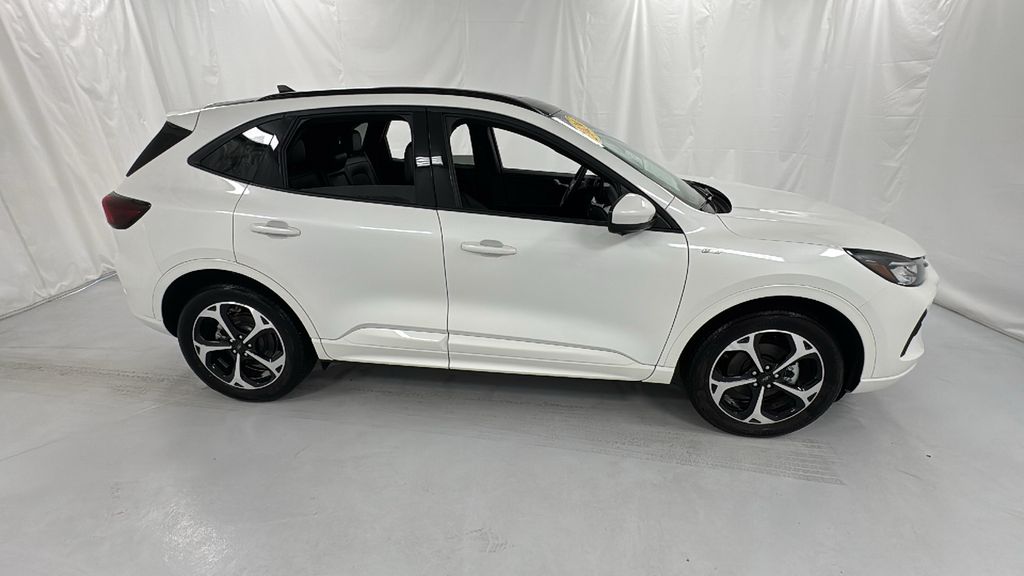 2024 Ford Escape ST-Line Select photo 2