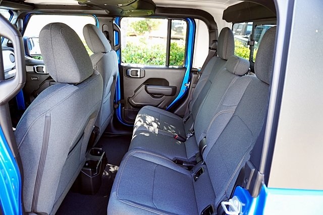 New 2025 Hydro Blue Pearl-Coat Exterior Paint Jeep Sport S image 21