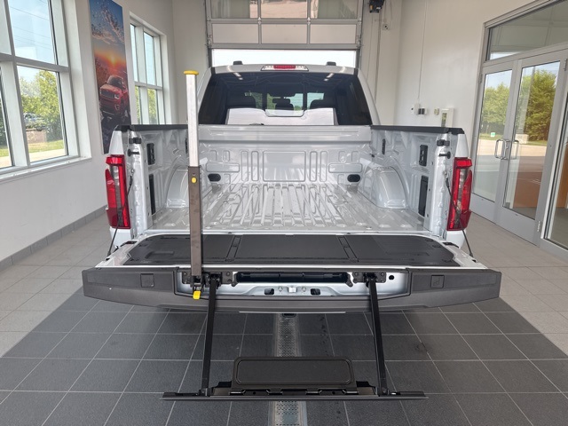 2025 Ford F-150 XLT photo 10