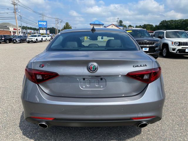 2021 Alfa Romeo Giulia Ti photo 4