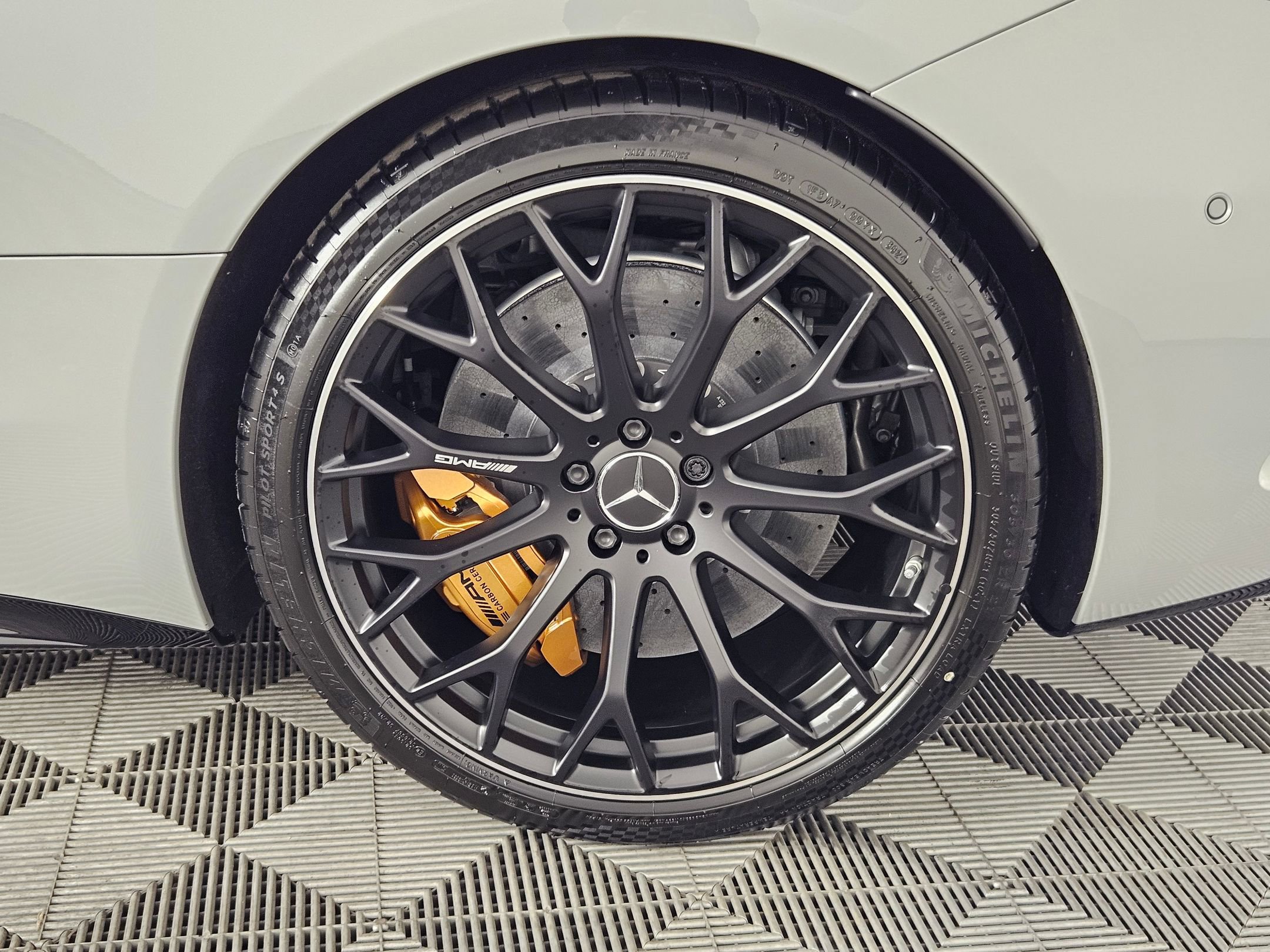 2025 Mercedes Benz SL AMG 63 photo 12