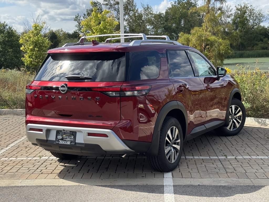 2025 Nissan Pathfinder SL photo 2