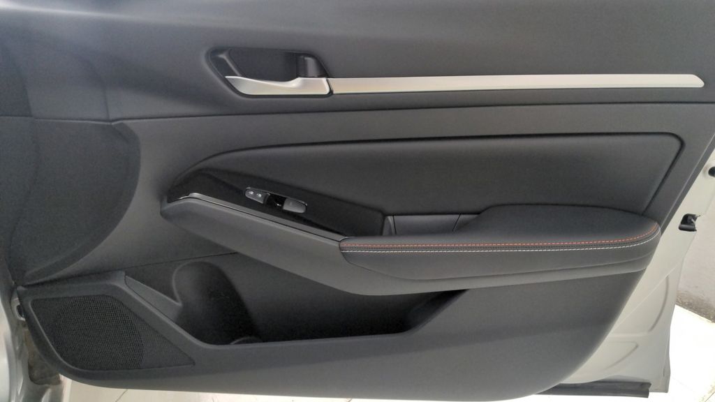 2024 Nissan Altima SR photo 30
