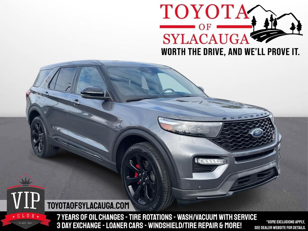2022 Ford Explorer ST's photo