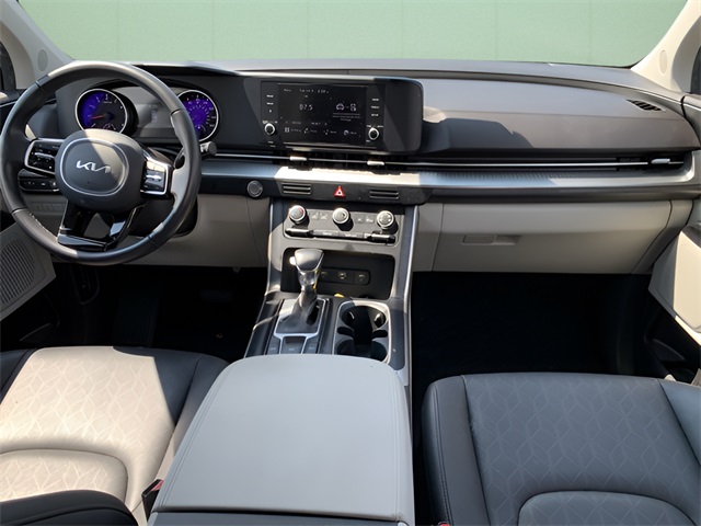 2024 Kia Carnival LX photo 21
