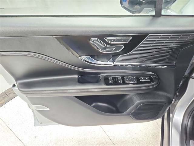 2022 Lincoln Corsair Standard photo 33