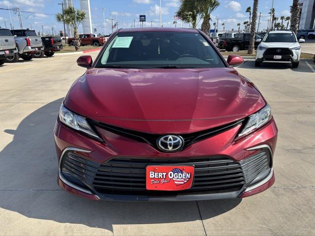 2022 Toyota Camry LE's photo