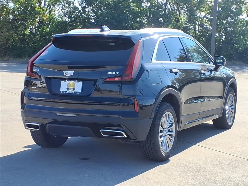 2025 Cadillac XT4 Premium Luxury photo 4