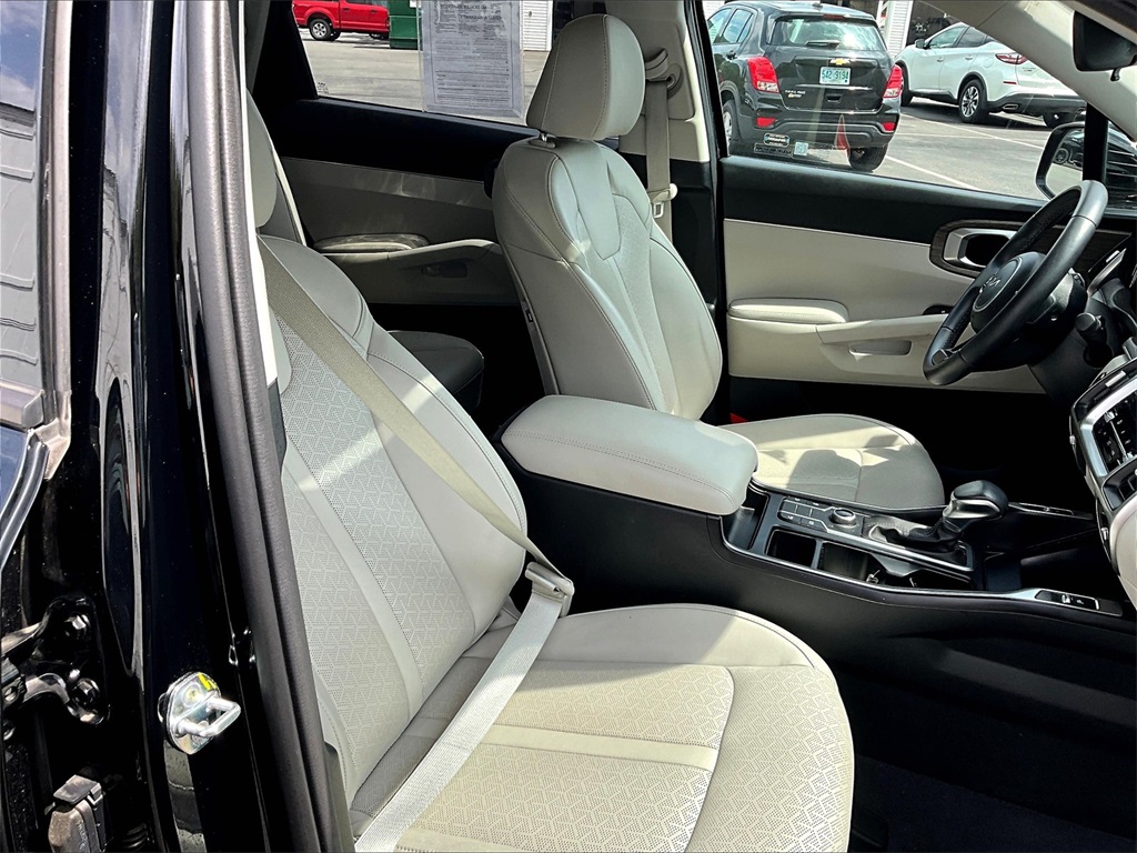 2022 Kia Sorento S photo 11