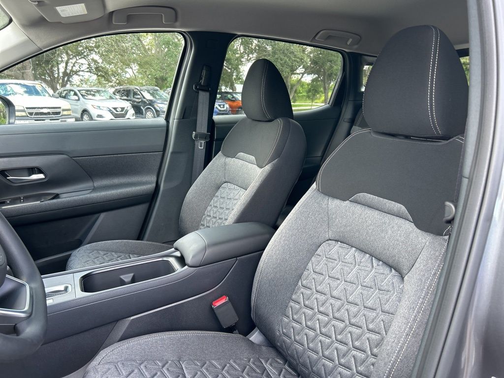 2025 Nissan Kicks SV photo 13