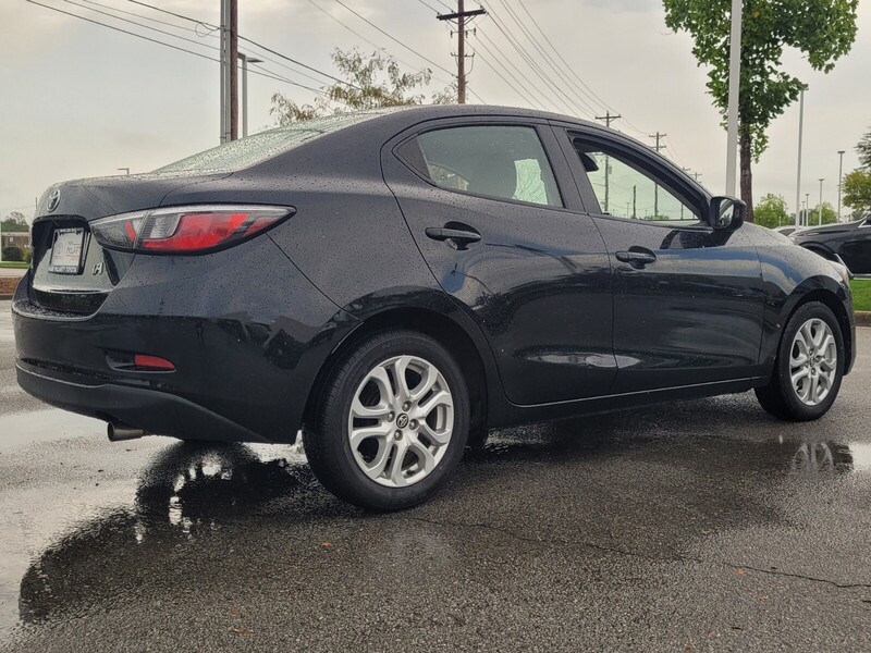 2018 Toyota Yaris iA Base photo 2