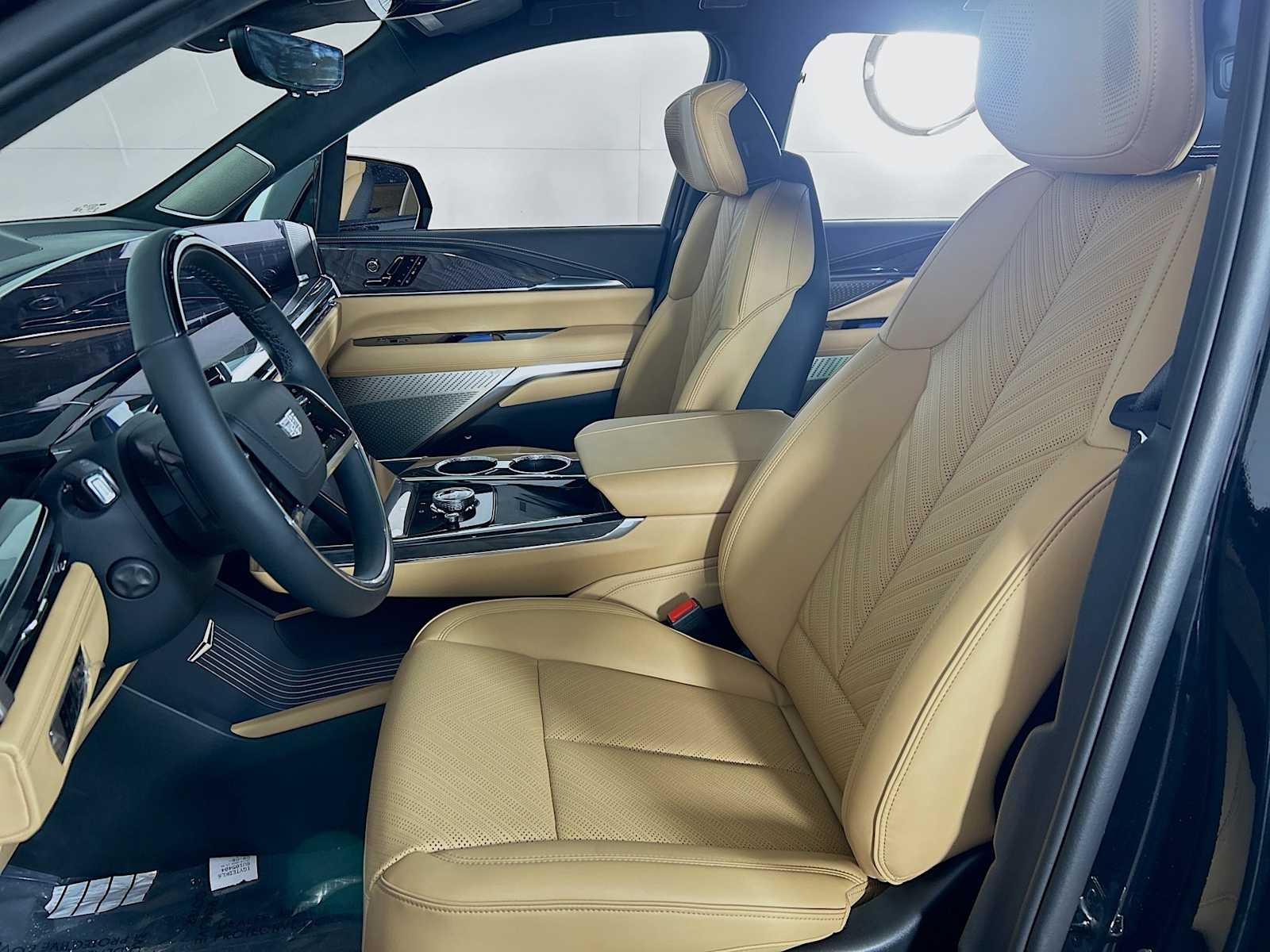 2025 Cadillac Escalade IQ Luxury photo 4