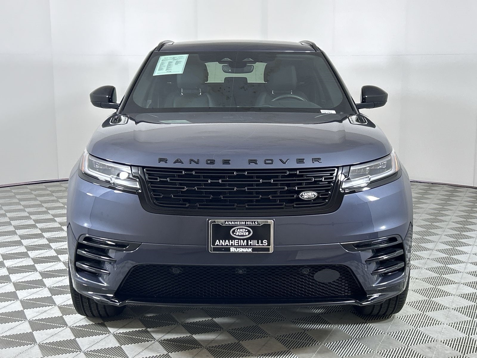 2025 Land Rover Range Rover Velar SE photo 6
