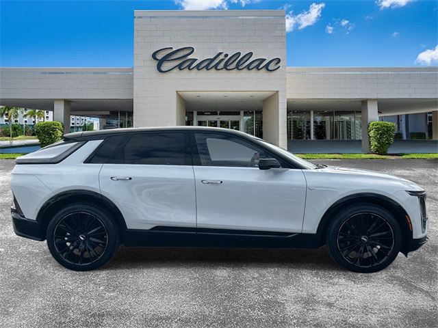 2025 Cadillac Lyriq Sport photo 2