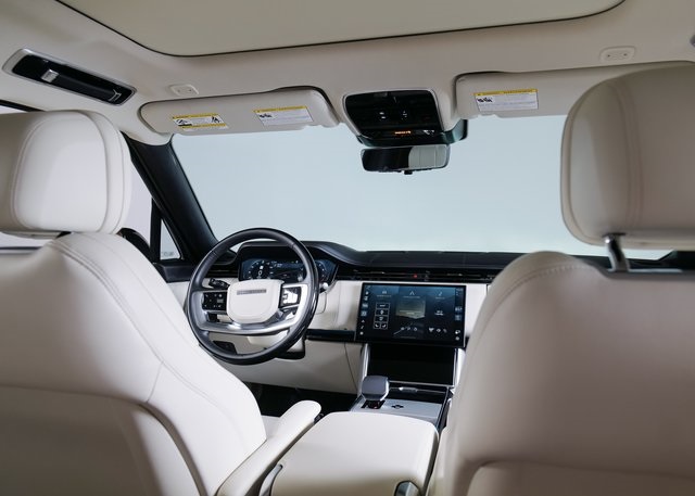 2025 Land Rover Range Rover SE photo 5
